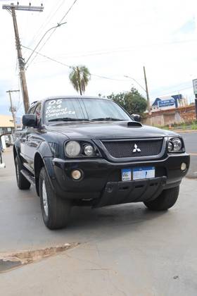 MITSUBISHI L200 2.5 GLS HPE 4X4 CD 8V TURBO DIESEL 4P MANUAL MITSUBISHI L200 2.5 GLS HPE 4X4 CD 8V TURBO DIESEL 4P MANUAL